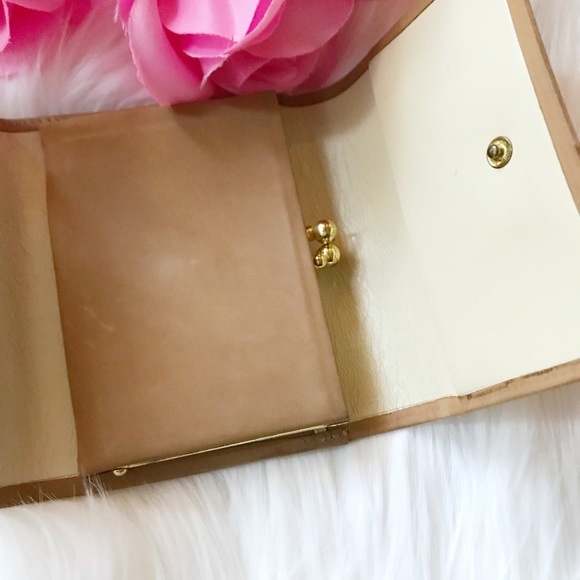 Paris Presents Coin Wallet - Picture 6 of 8